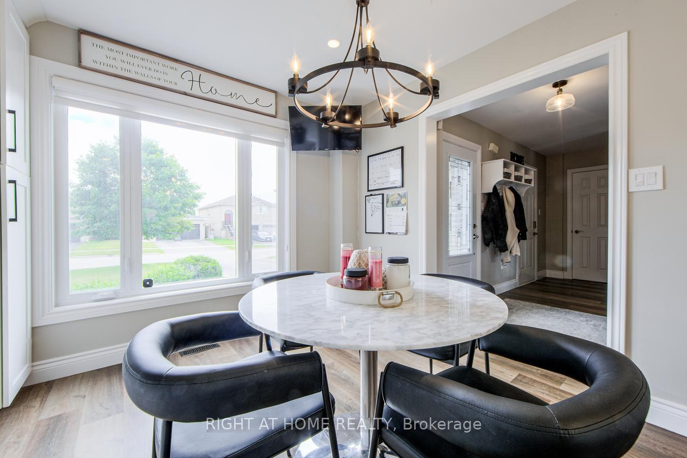 Photo 21 of 34 Lang Drive, Barrie, 400 West — HOMEH