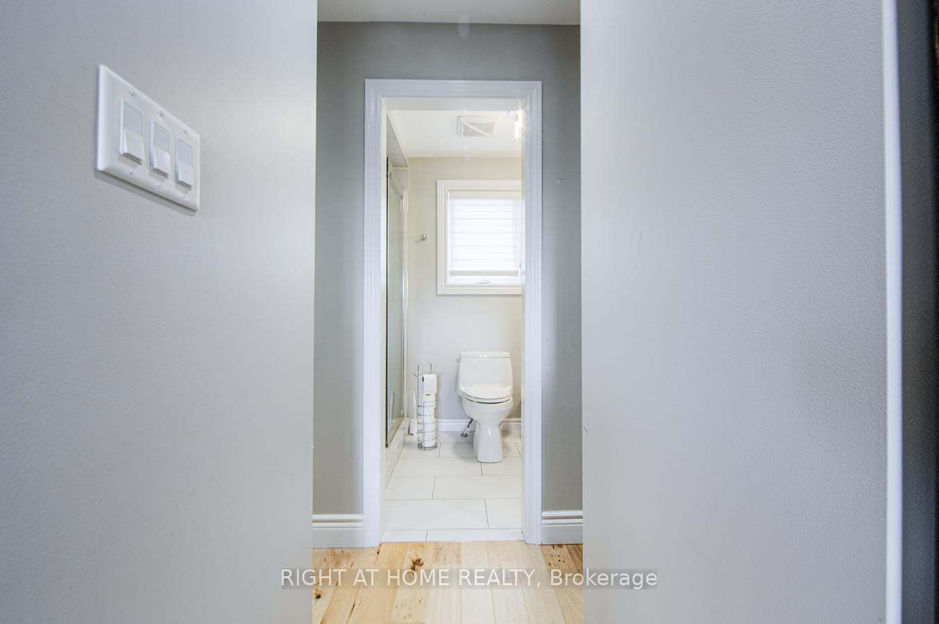 Photo 29 of 34 Lang Drive, Barrie, 400 West — HOMEH