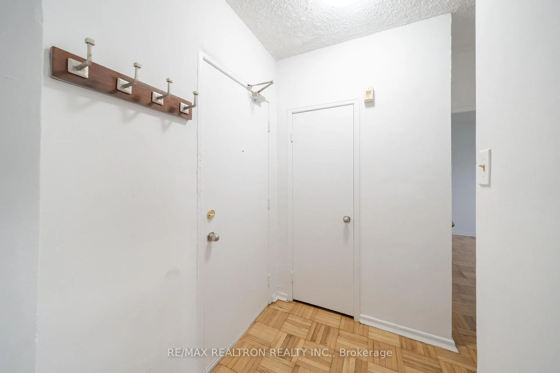 Photo 5 of Unit 8, 156 Kingston Road, Toronto, Woodbine Corridor — HOMEH