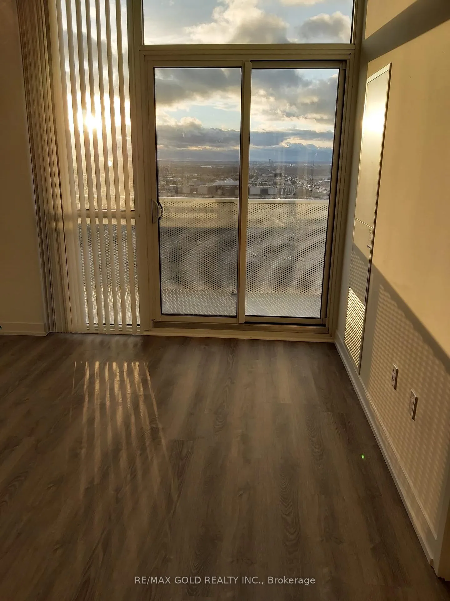 Photo 8 of Unit 2108, 195 Commerce Street, Vaughan, Vaughan Corporate Centre — HOMEH