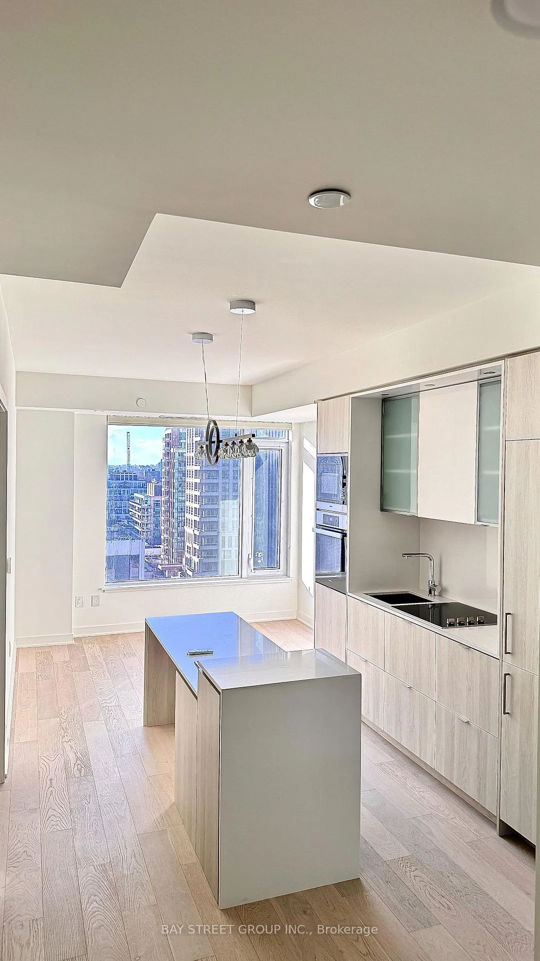 Front of Unit 1002, 11 Yorkville Avenue