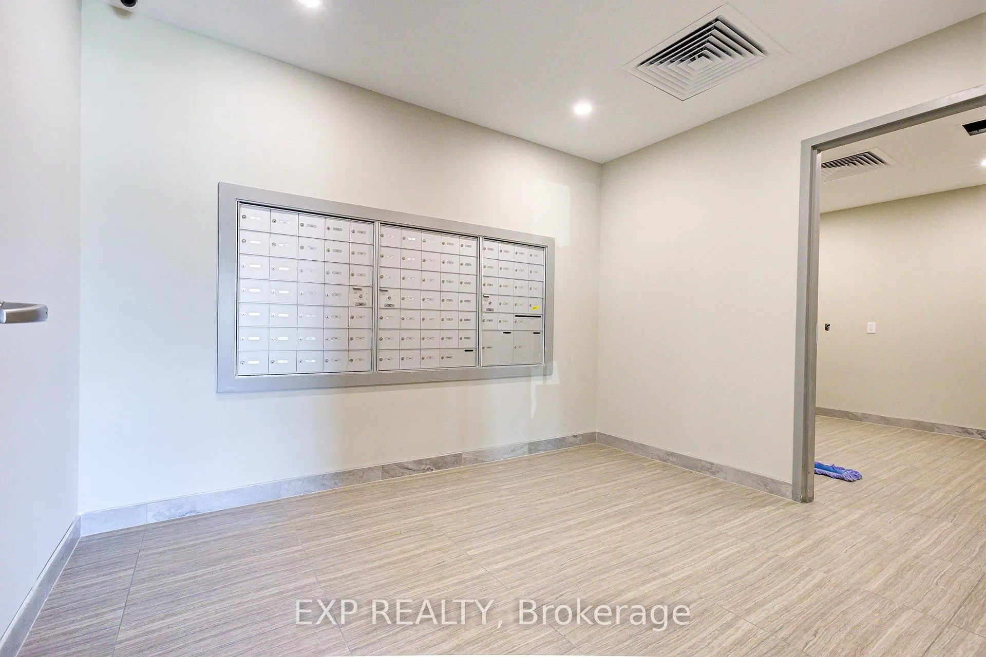 Photo 11 of Unit 202, 1000 Lackner Place, Kitchener — HOMEH