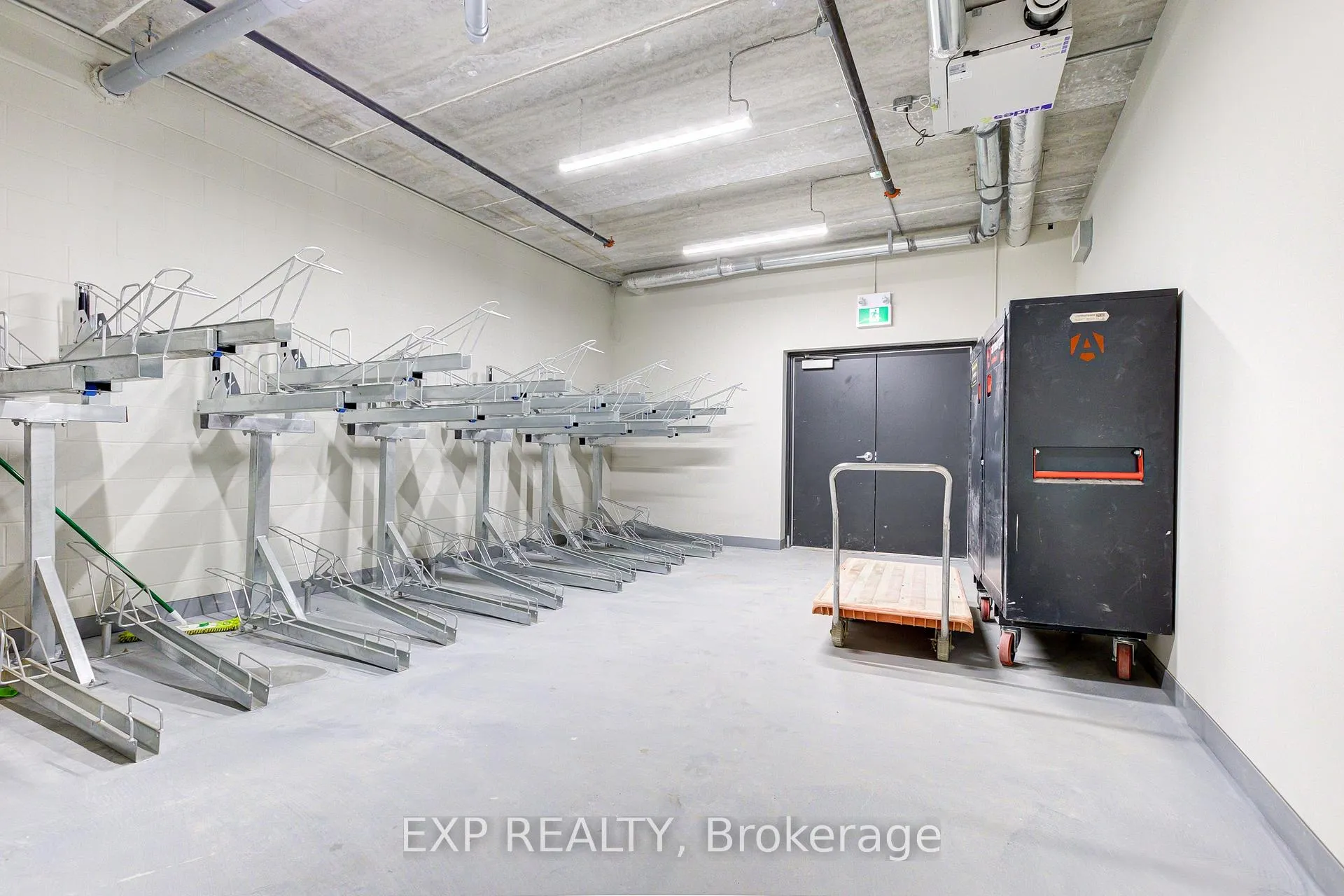 Photo 12 of Unit 202, 1000 Lackner Place, Kitchener — HOMEH