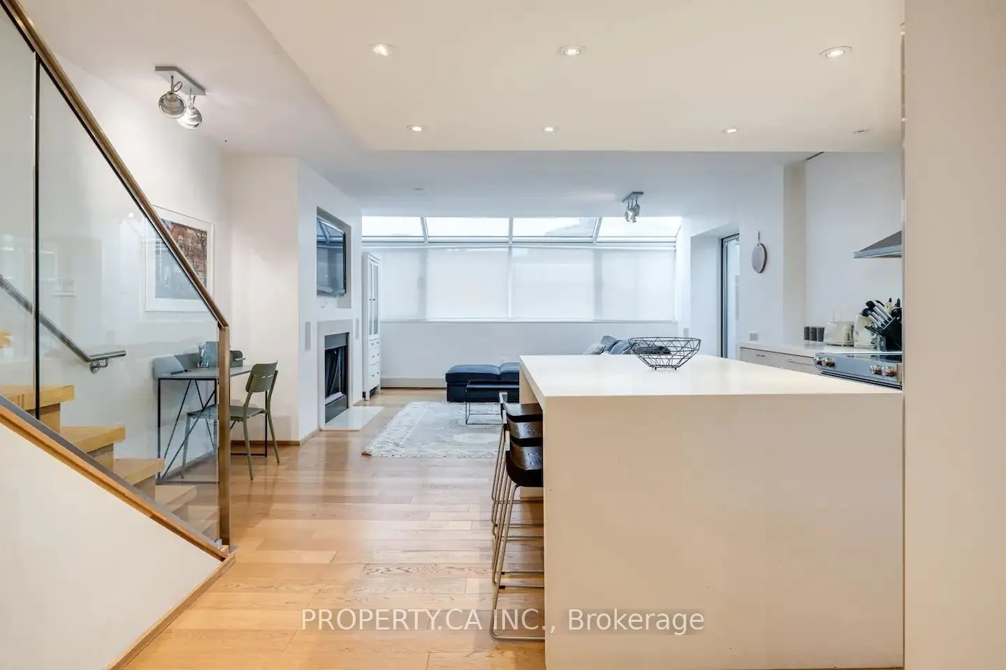 Photo 2 of Unit 308, 160 Bedford Road, Toronto, The Annex — HOMEH