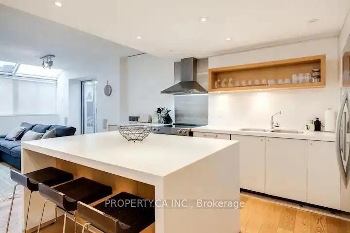 Photo 4 of Unit 308, 160 Bedford Road, Toronto, The Annex — HOMEH