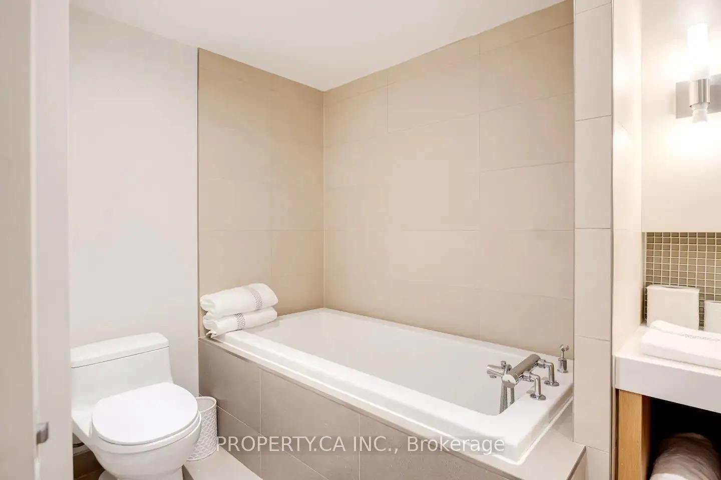 Photo 15 of Unit 308, 160 Bedford Road, Toronto, The Annex — HOMEH