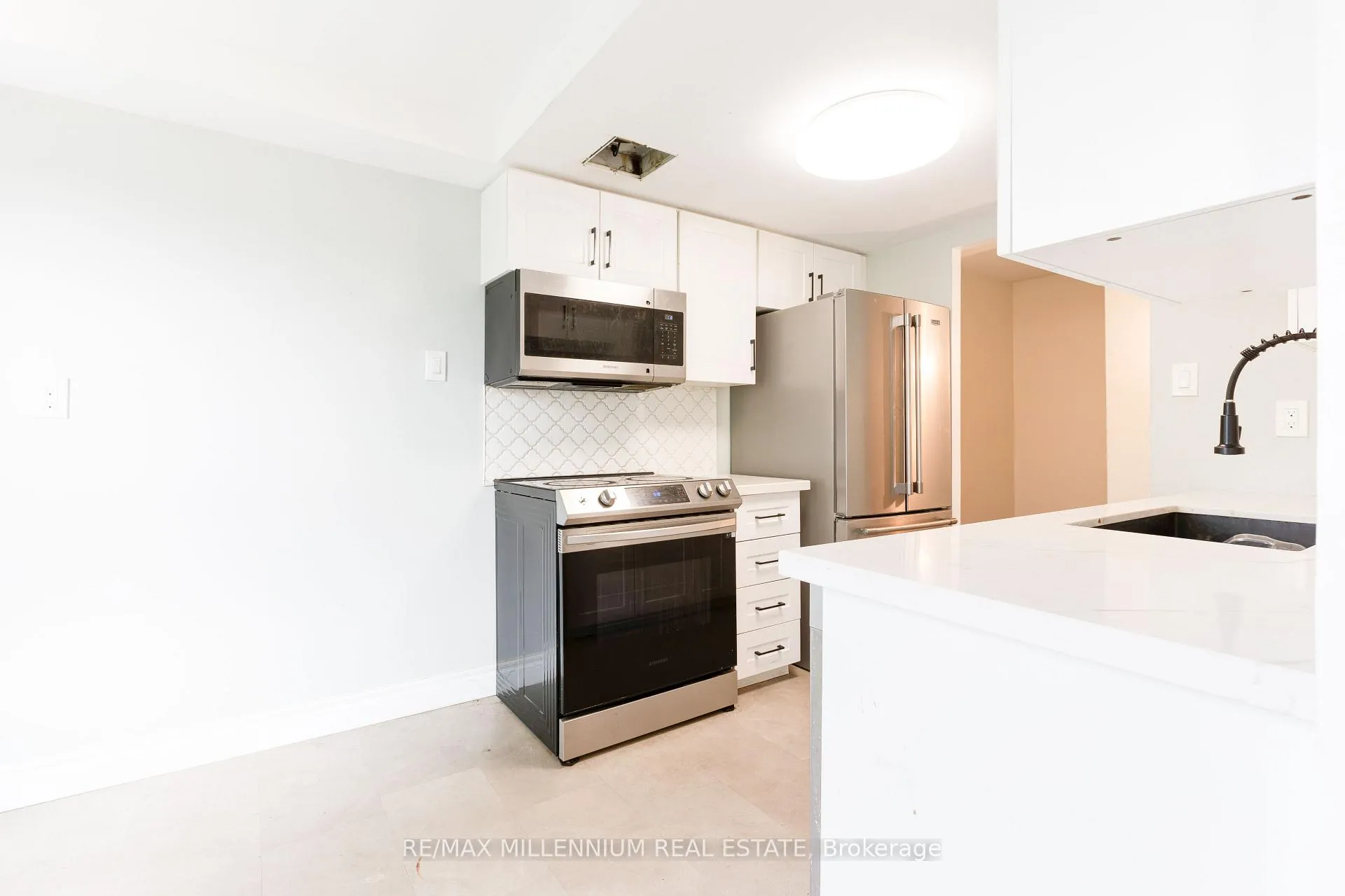 Photo 4 of Unit 57, 53 Taunton Road E, Oshawa, Centennial — HOMEH