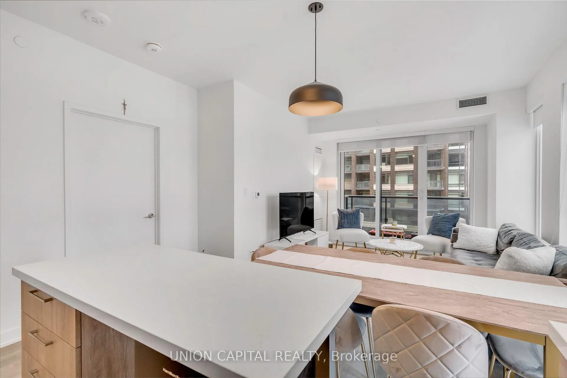 Photo 5 of Unit 627, 8119 Birchmount Road, Markham, Unionville — HOMEH