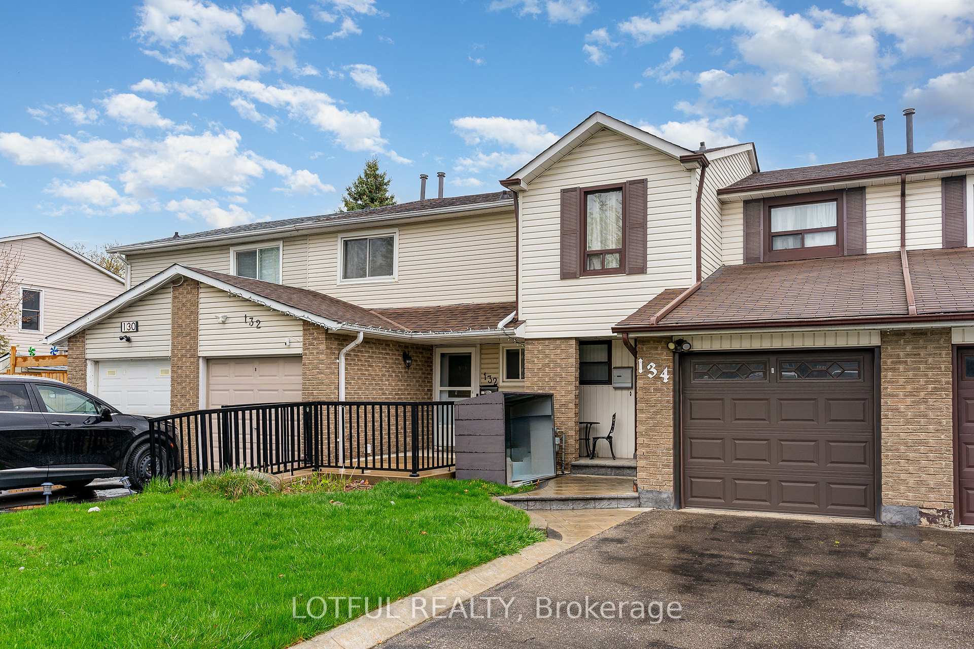 Photo 2 of 134 Royal Salisbury Way, Brampton, Madoc — HOMEH