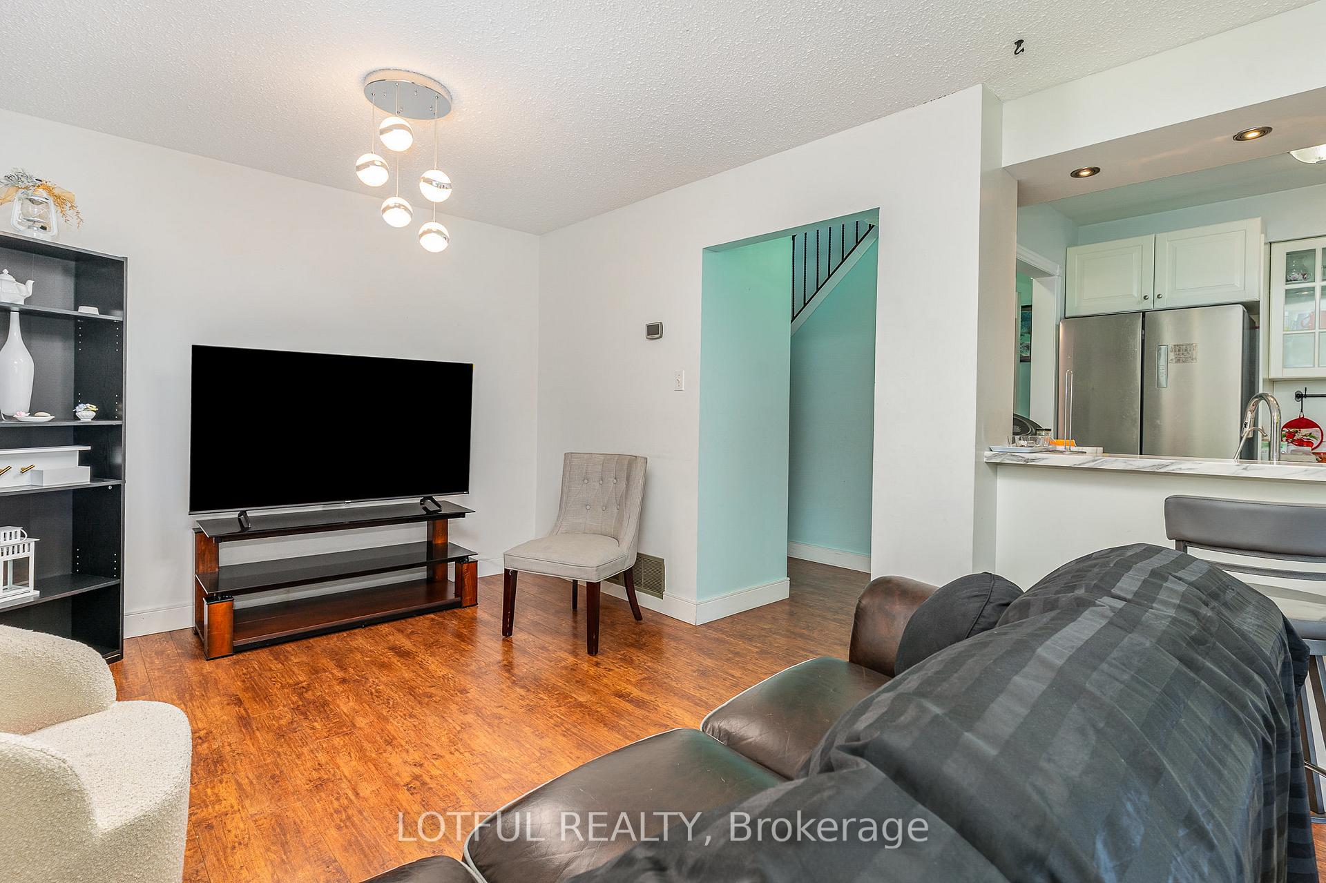 Photo 4 of 134 Royal Salisbury Way, Brampton, Madoc — HOMEH