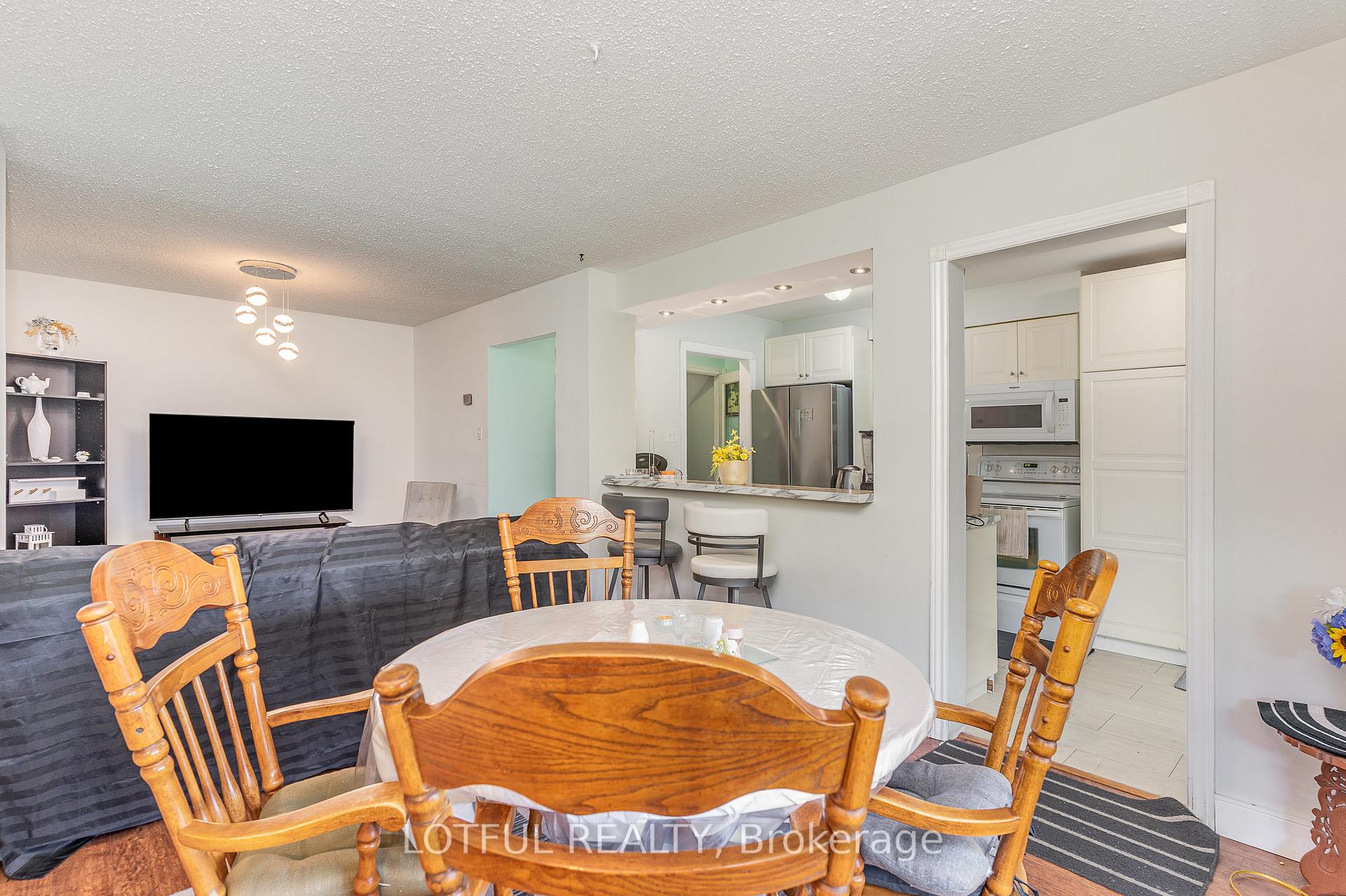 Photo 7 of 134 Royal Salisbury Way, Brampton, Madoc — HOMEH