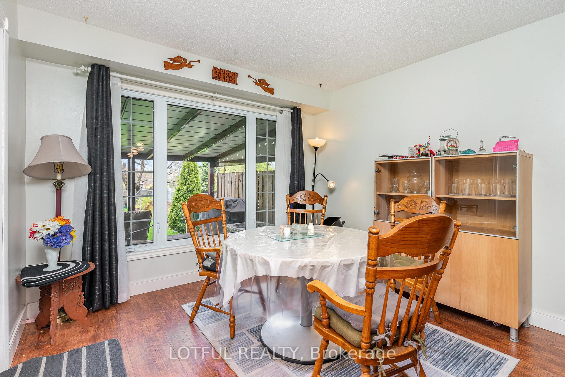 Photo 8 of 134 Royal Salisbury Way, Brampton, Madoc — HOMEH
