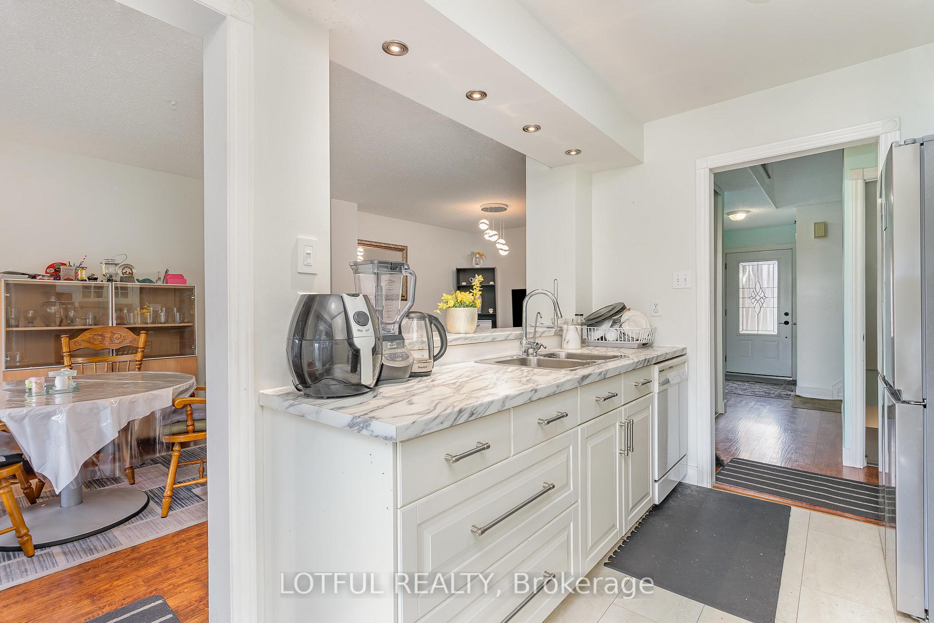 Photo 10 of 134 Royal Salisbury Way, Brampton, Madoc — HOMEH