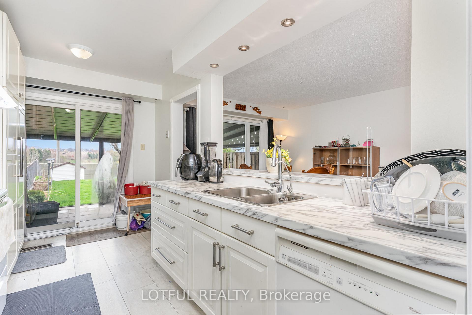 Photo 11 of 134 Royal Salisbury Way, Brampton, Madoc — HOMEH
