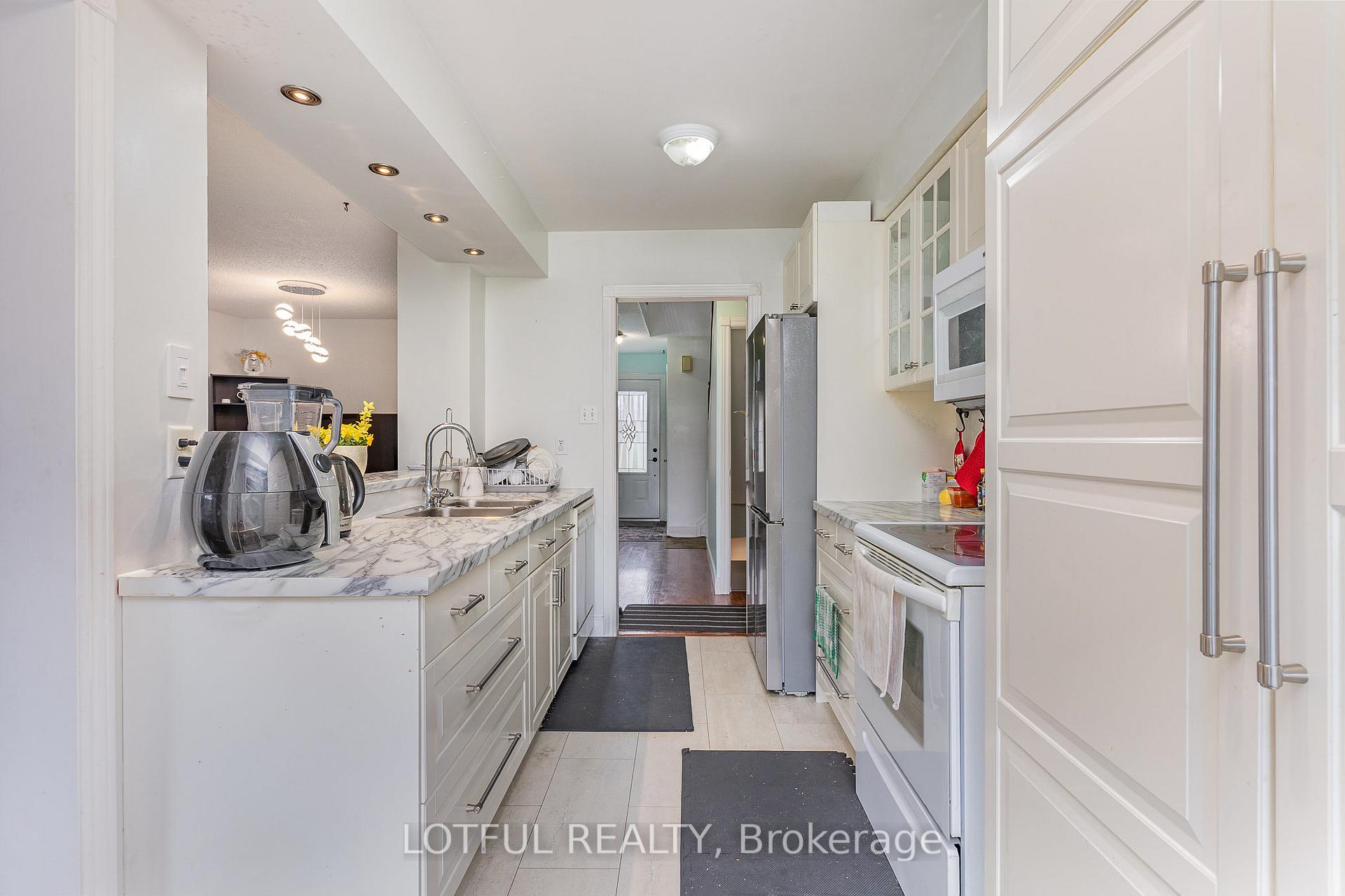 Photo 12 of 134 Royal Salisbury Way, Brampton, Madoc — HOMEH