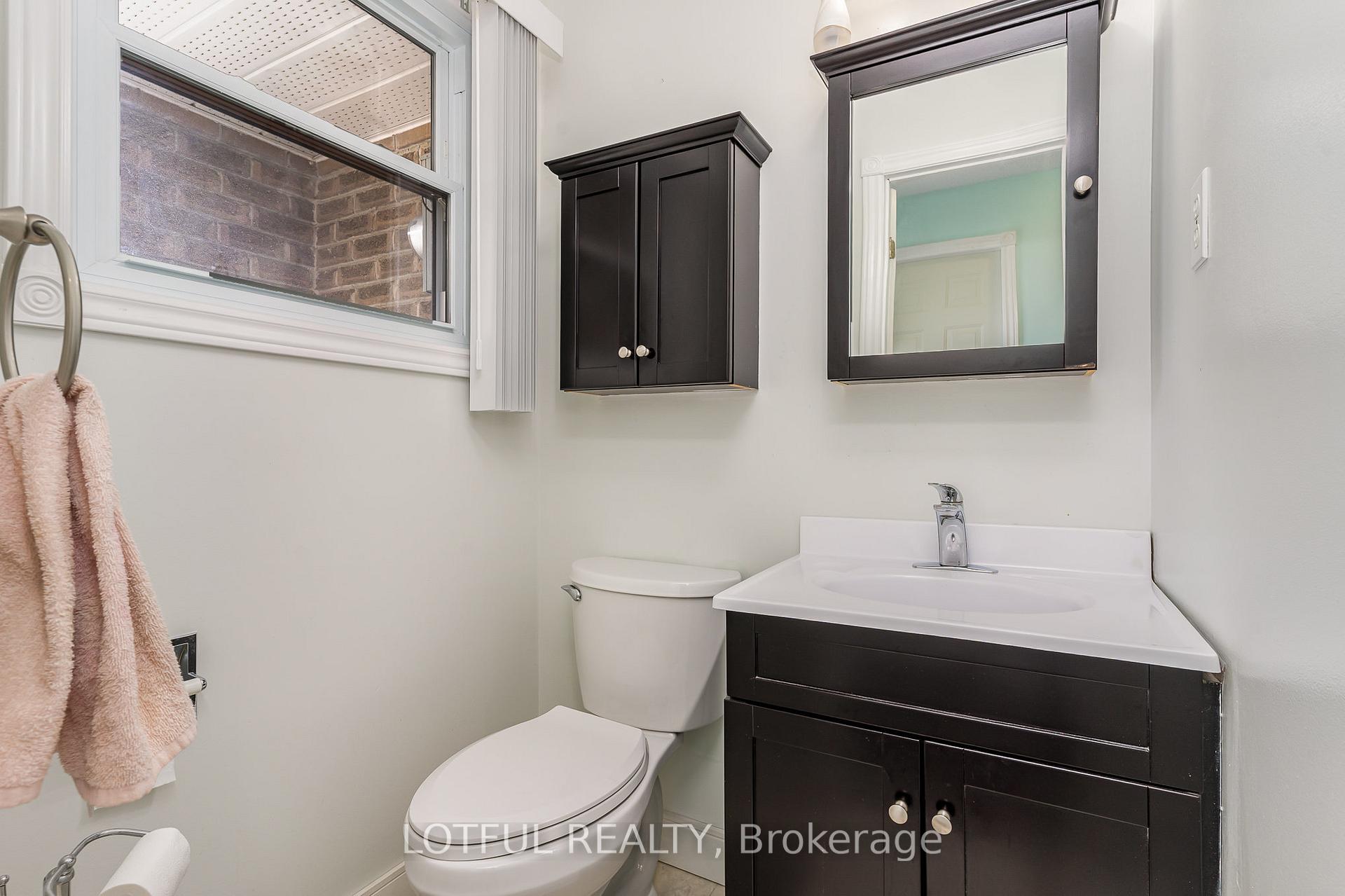 Photo 14 of 134 Royal Salisbury Way, Brampton, Madoc — HOMEH