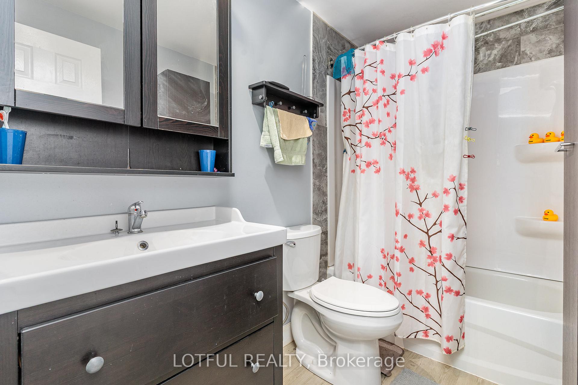Photo 20 of 134 Royal Salisbury Way, Brampton, Madoc — HOMEH