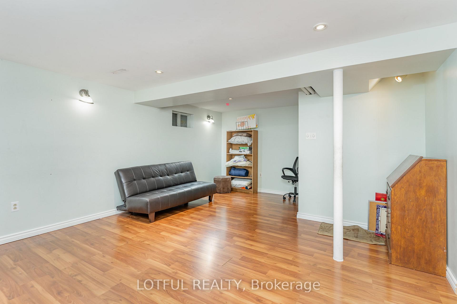 Photo 21 of 134 Royal Salisbury Way, Brampton, Madoc — HOMEH