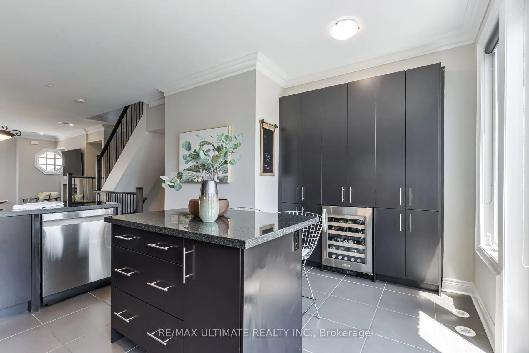 Photo 7 of 15 Powseland Crescent W, Vaughan, West Woodbridge — HOMEH