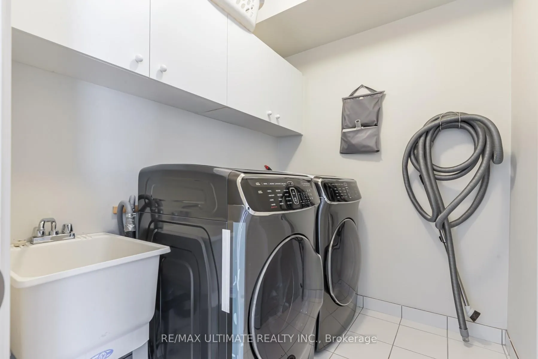 Photo 14 of 15 Powseland Crescent W, Vaughan, West Woodbridge — HOMEH
