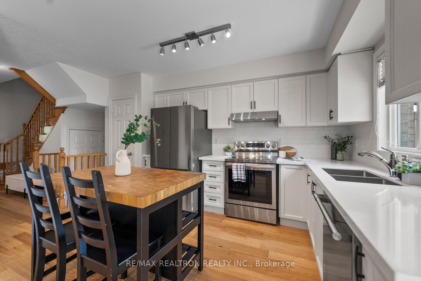 Photo 4 of 47 Coolspring Crescent, Caledon, Bolton East — HOMEH