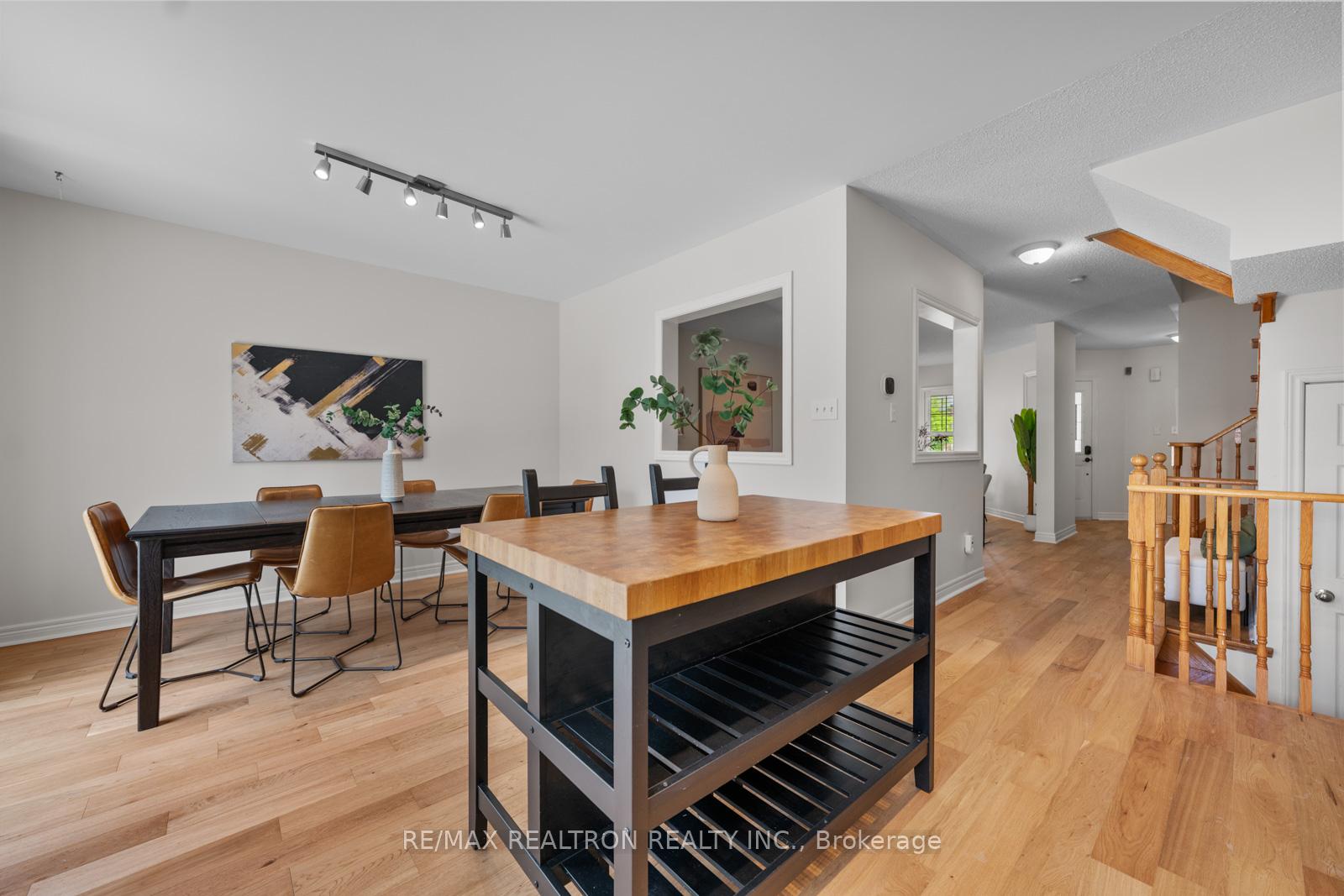 Photo 5 of 47 Coolspring Crescent, Caledon, Bolton East — HOMEH