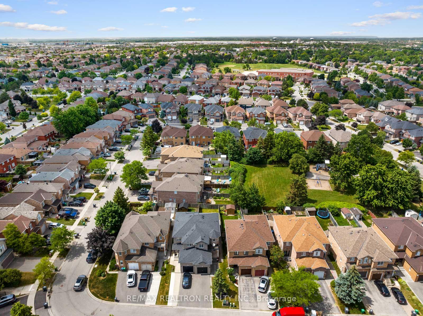 Photo 34 of 47 Coolspring Crescent, Caledon, Bolton East — HOMEH
