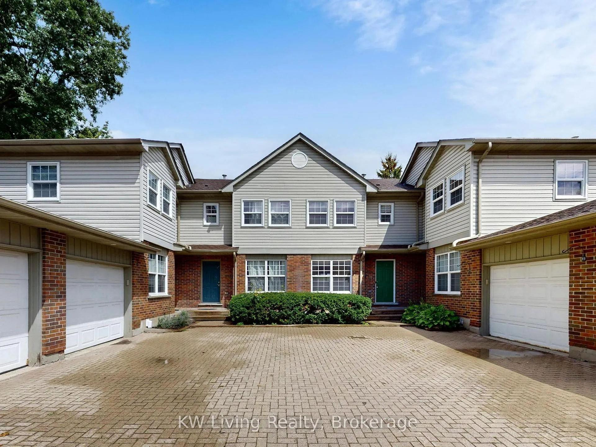 Front of Unit 18, 250 Keats Way