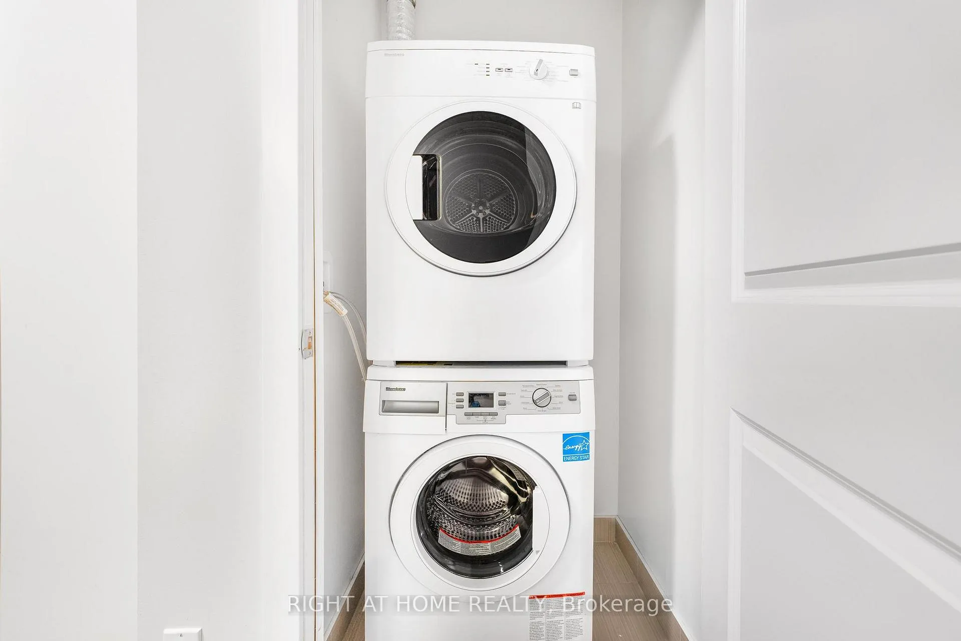 Photo 5 of Unit 313, 180 Enterprise Boulevard, Markham, Unionville — HOMEH