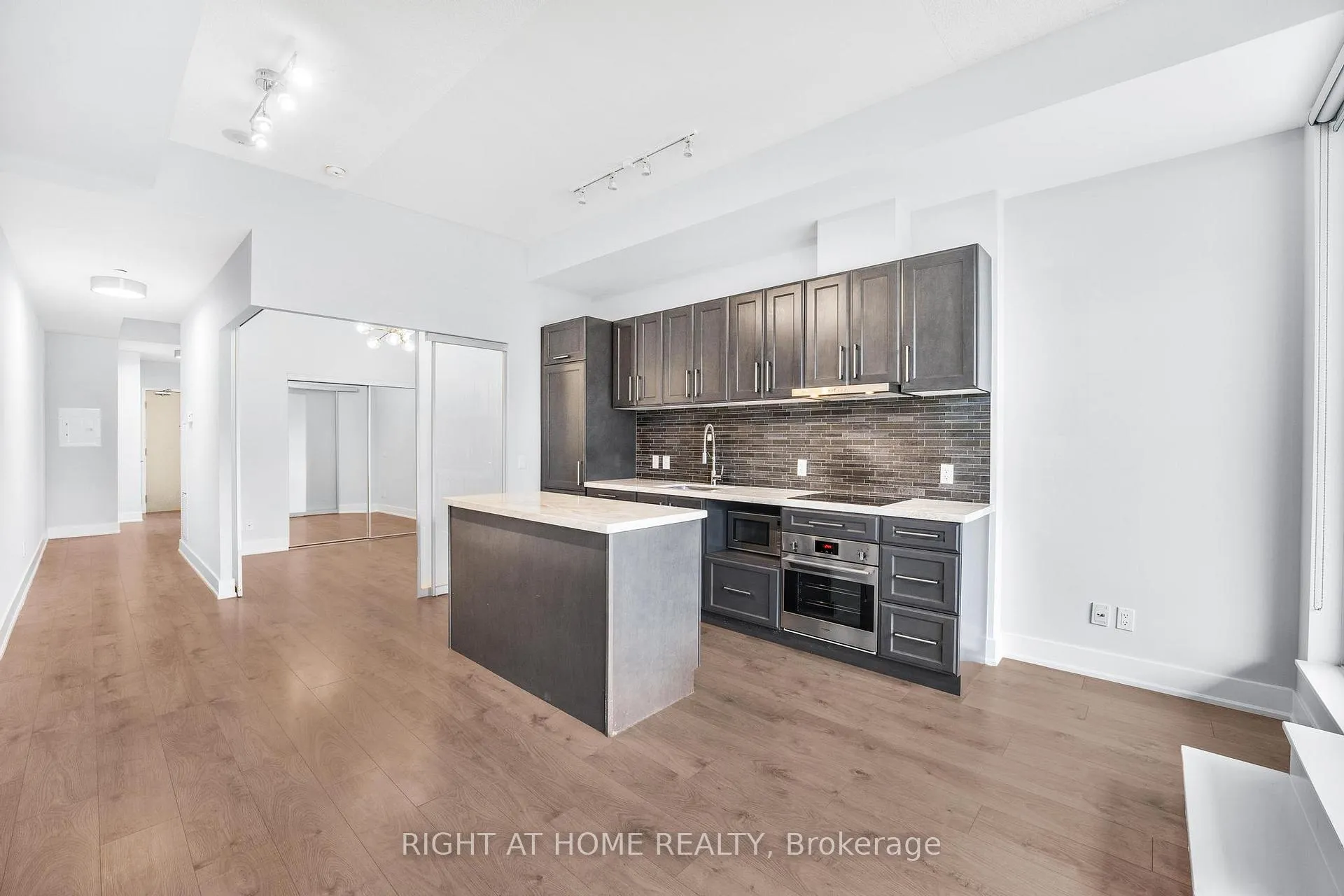 Photo 15 of Unit 313, 180 Enterprise Boulevard, Markham, Unionville — HOMEH