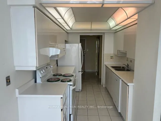 Photo 7 of Unit 1014, 7 Townsgate Drive, Vaughan, Crestwood-Springfarm-Yorkhill — HOMEH