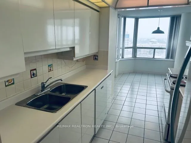 Photo 9 of Unit 1014, 7 Townsgate Drive, Vaughan, Crestwood-Springfarm-Yorkhill — HOMEH