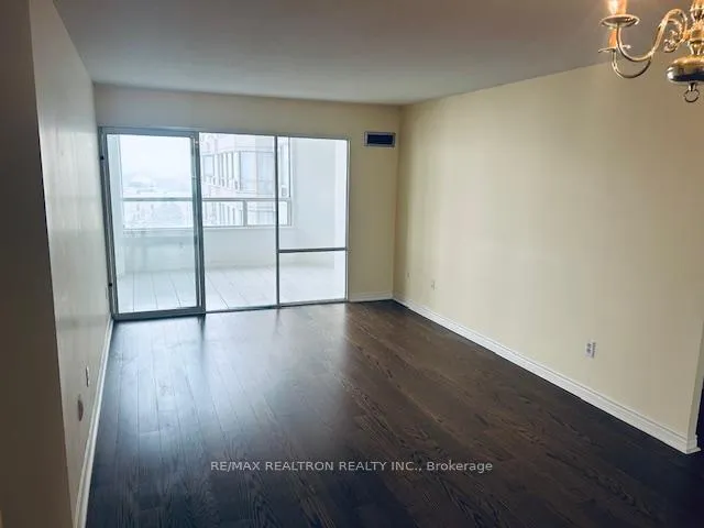 Photo 12 of Unit 1014, 7 Townsgate Drive, Vaughan, Crestwood-Springfarm-Yorkhill — HOMEH