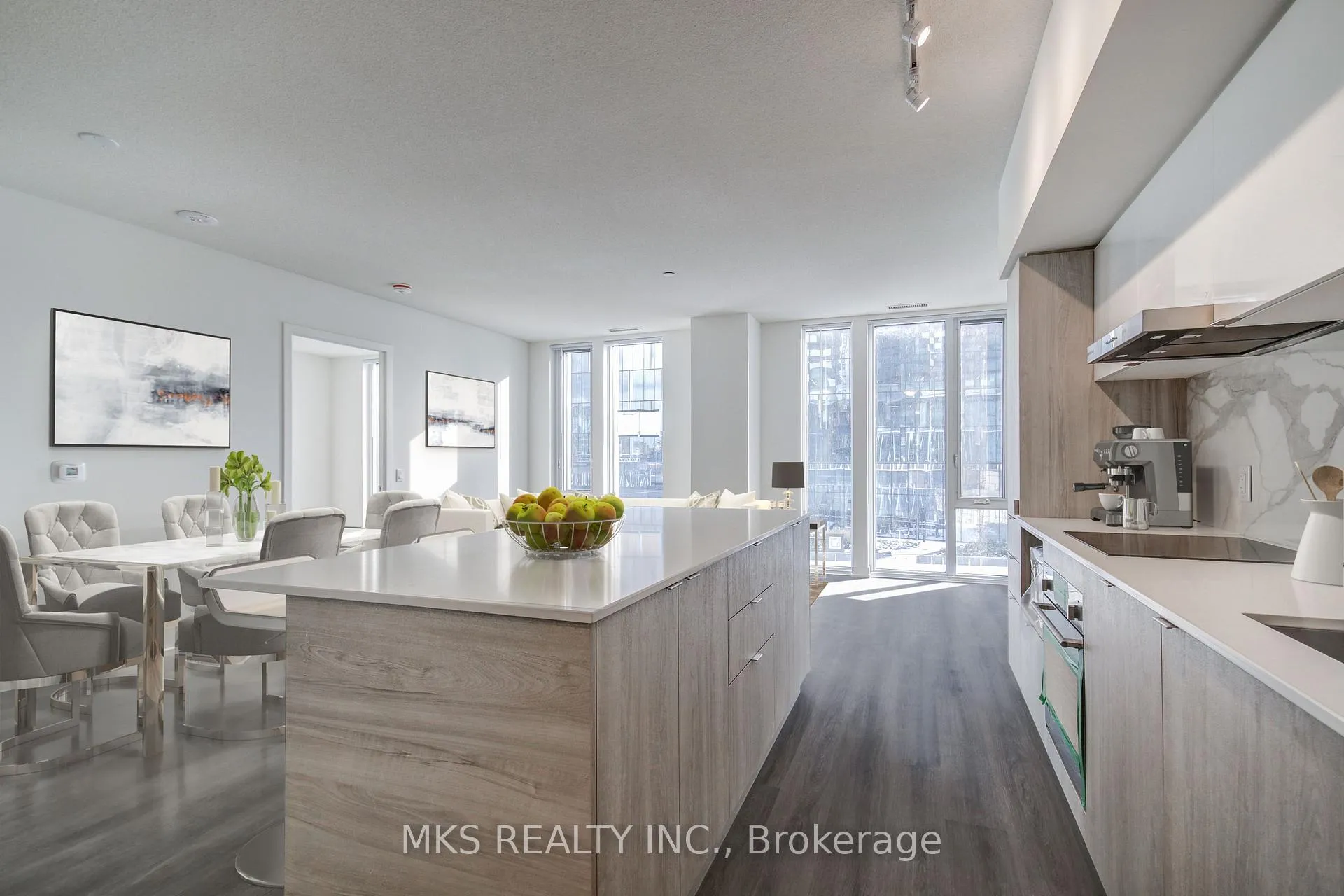 Front of Unit 815, 138 Downes Street