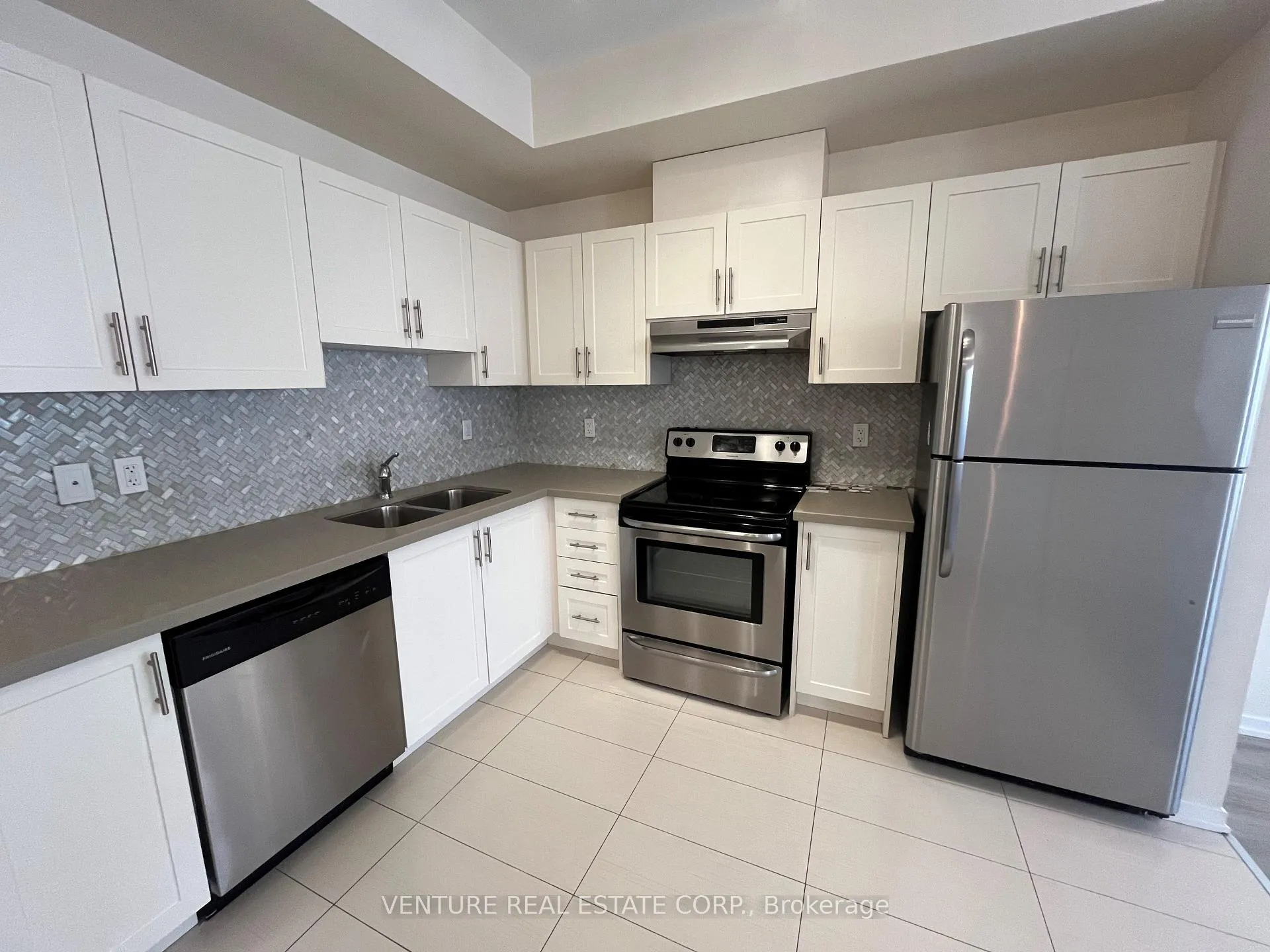Photo 6 of Unit B22, 26 Bruce Street, Vaughan, East Woodbridge — HOMEH