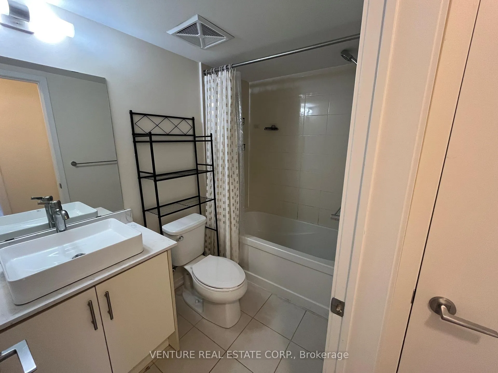Photo 25 of Unit B22, 26 Bruce Street, Vaughan, East Woodbridge — HOMEH