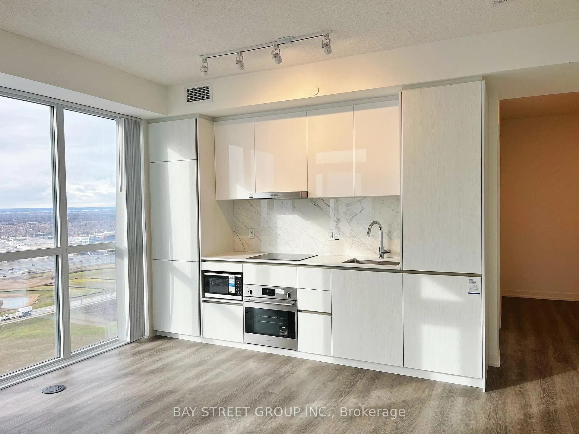 Photo 8 of Unit 2912, 8 Interchange Way, Vaughan, Vaughan Corporate Centre — HOMEH