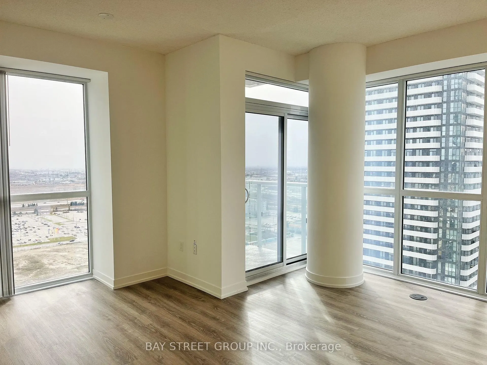 Photo 12 of Unit 2912, 8 Interchange Way, Vaughan, Vaughan Corporate Centre — HOMEH