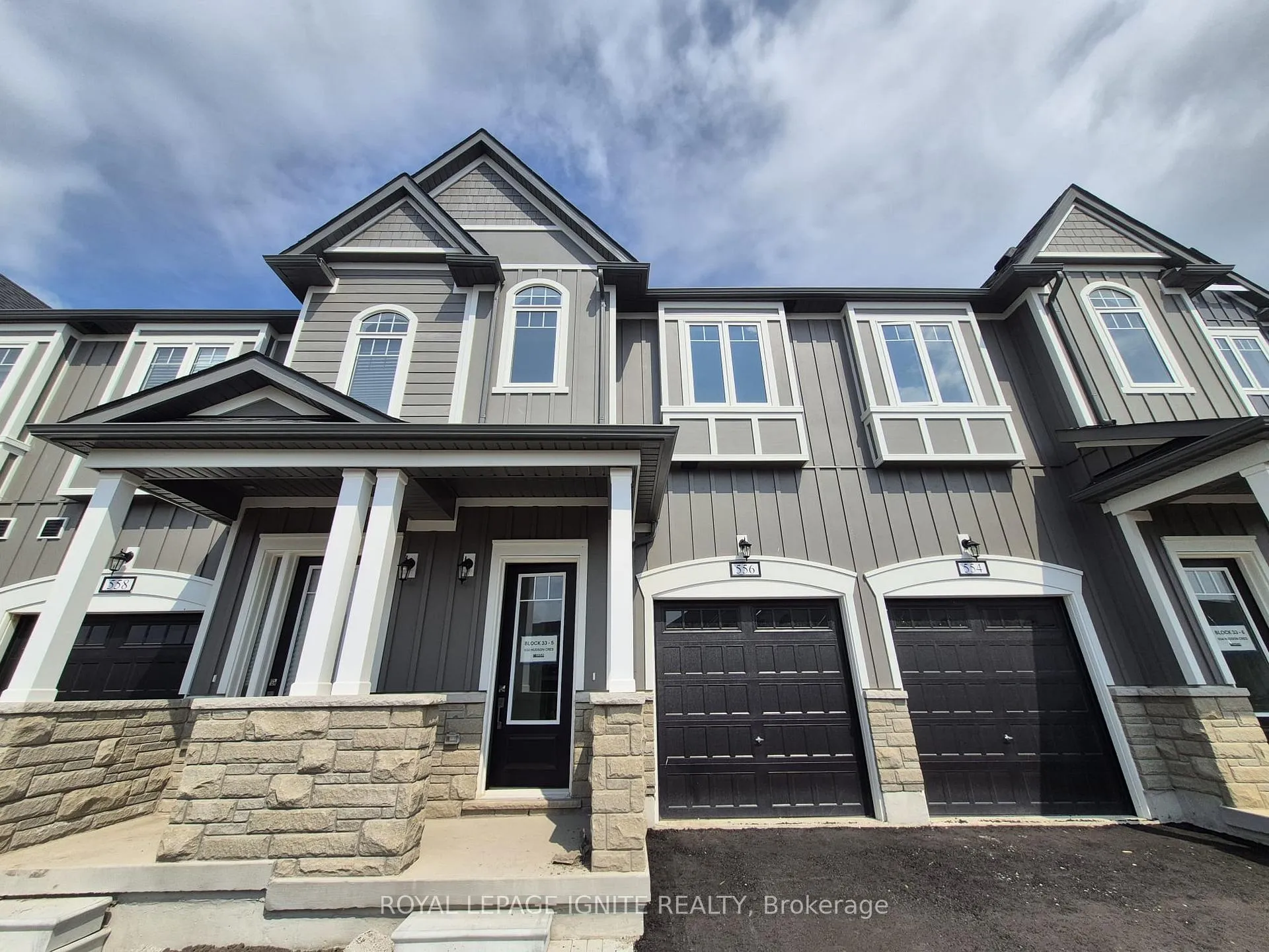 Photo 2 of 556 Hudson Crescent, Midland — HOMEH