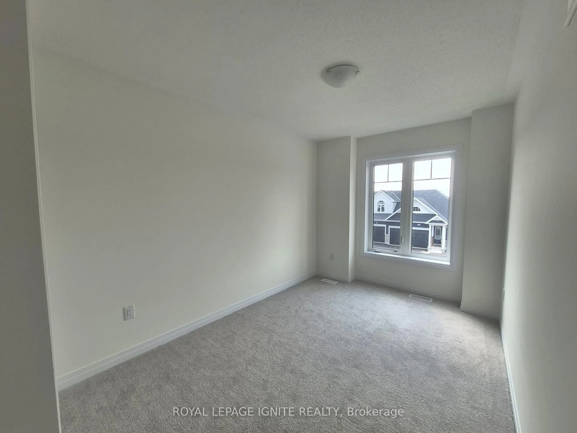 Photo 5 of 556 Hudson Crescent, Midland — HOMEH