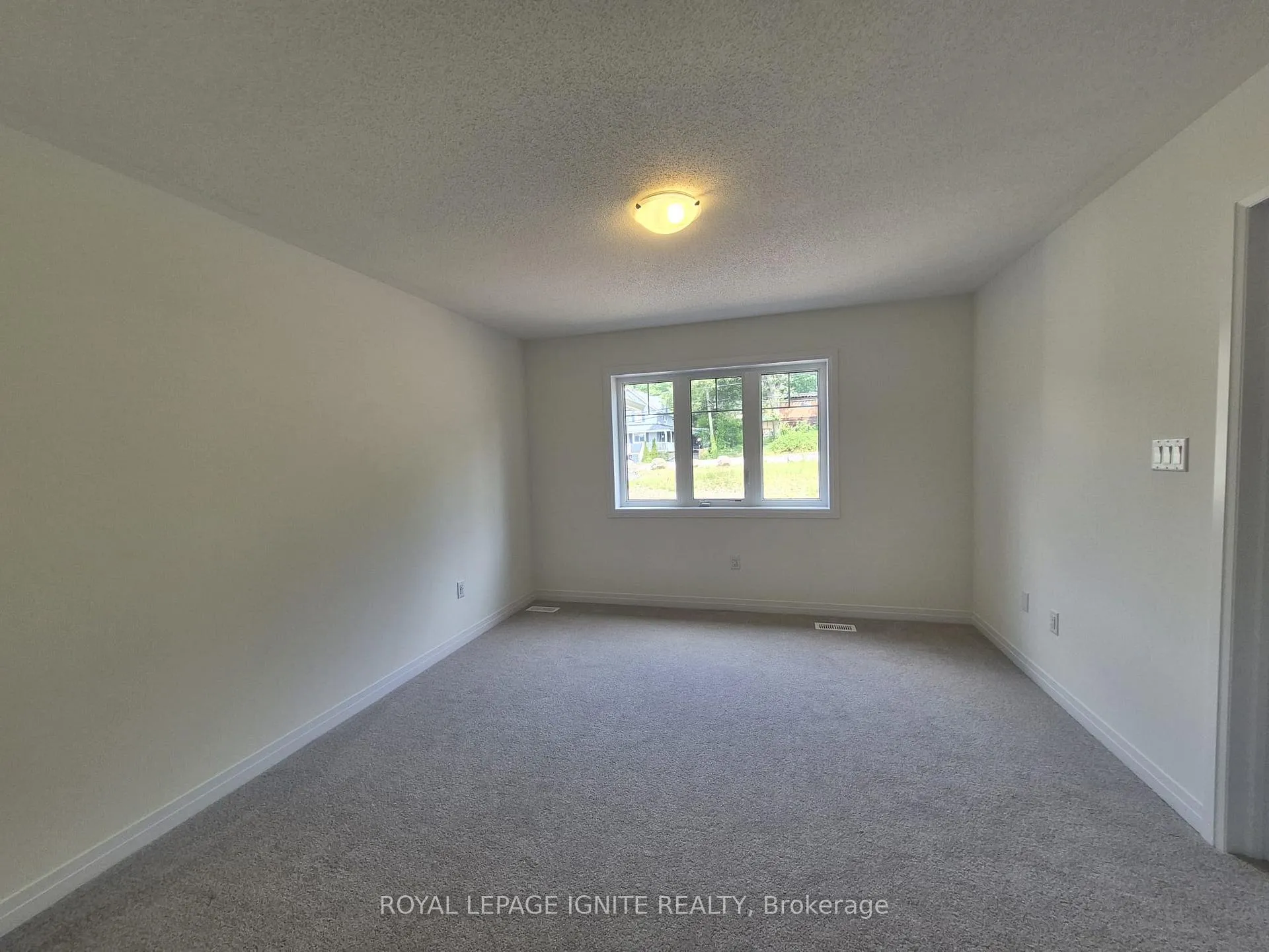 Photo 10 of 556 Hudson Crescent, Midland — HOMEH