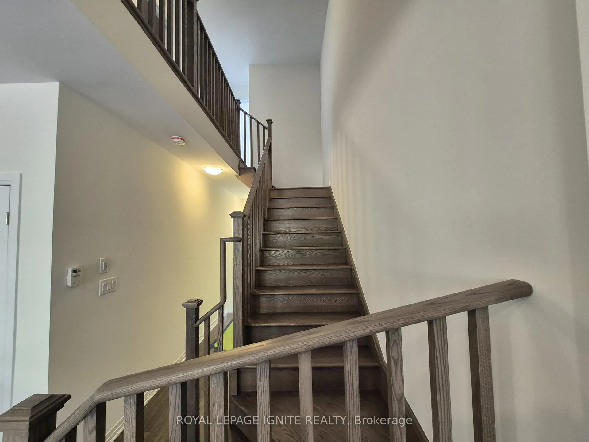 Photo 11 of 556 Hudson Crescent, Midland — HOMEH