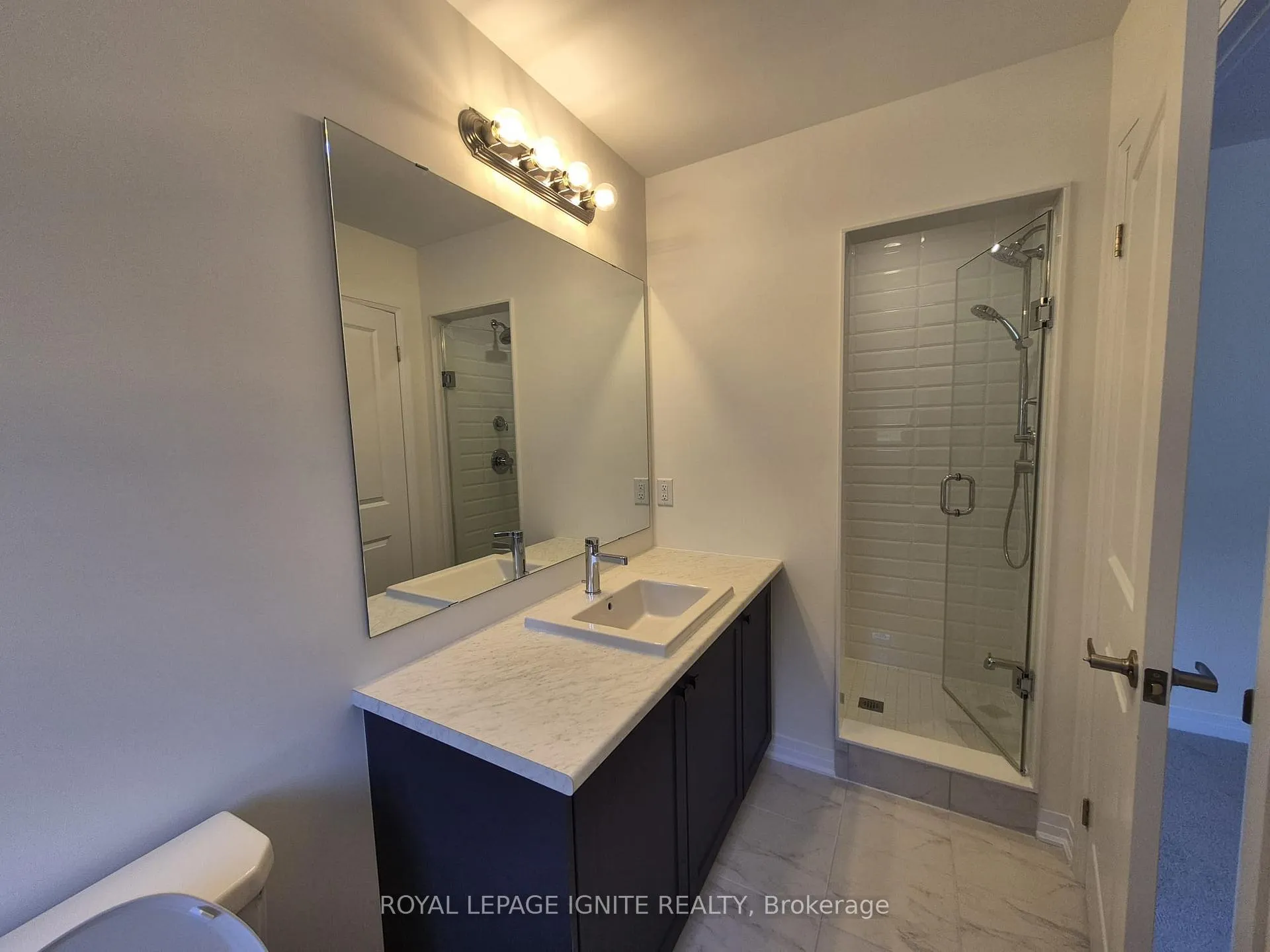 Photo 14 of 556 Hudson Crescent, Midland — HOMEH