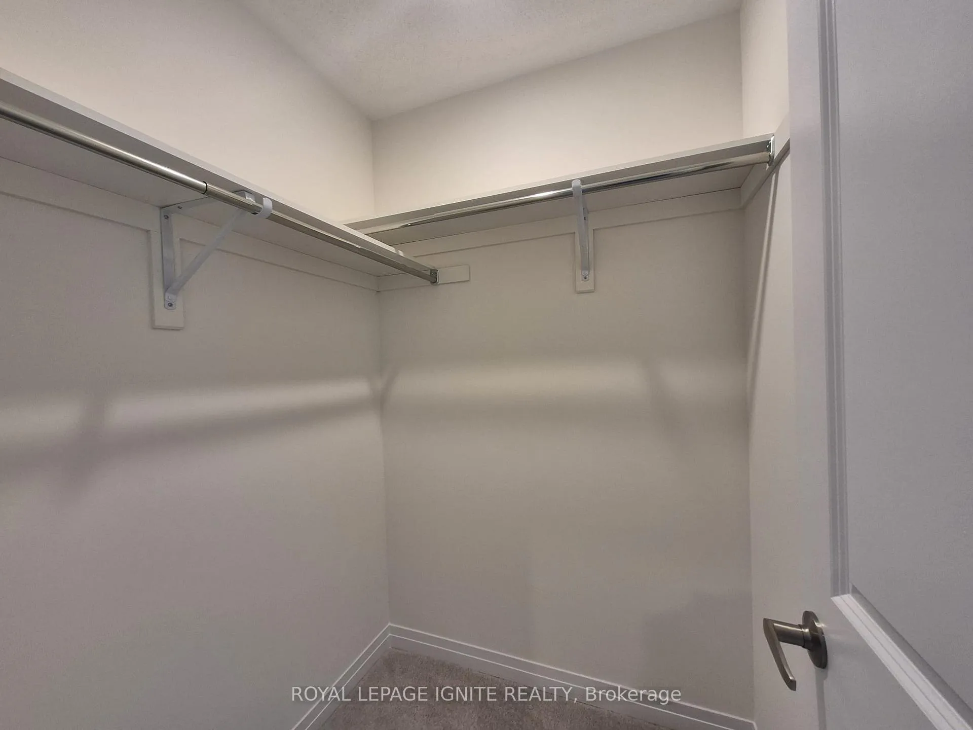 Photo 16 of 556 Hudson Crescent, Midland — HOMEH
