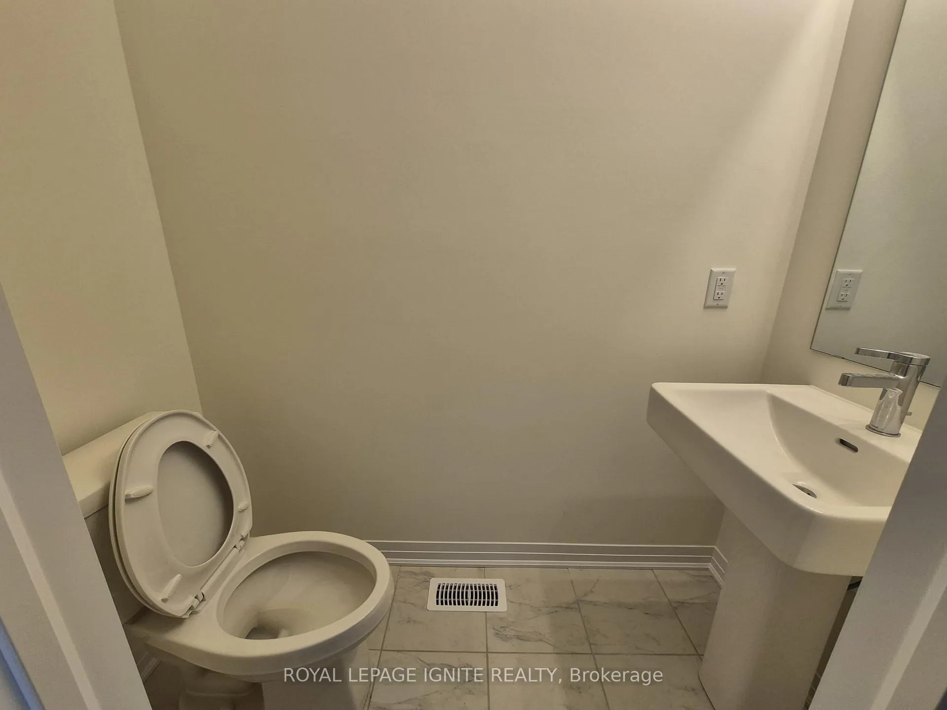 Photo 17 of 556 Hudson Crescent, Midland — HOMEH