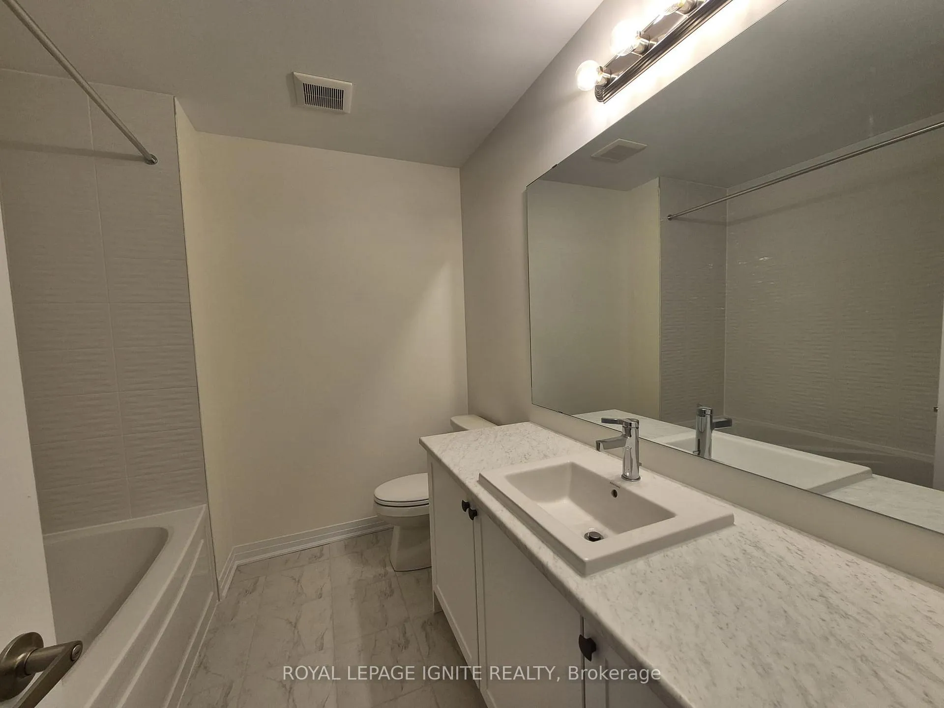 Photo 20 of 556 Hudson Crescent, Midland — HOMEH