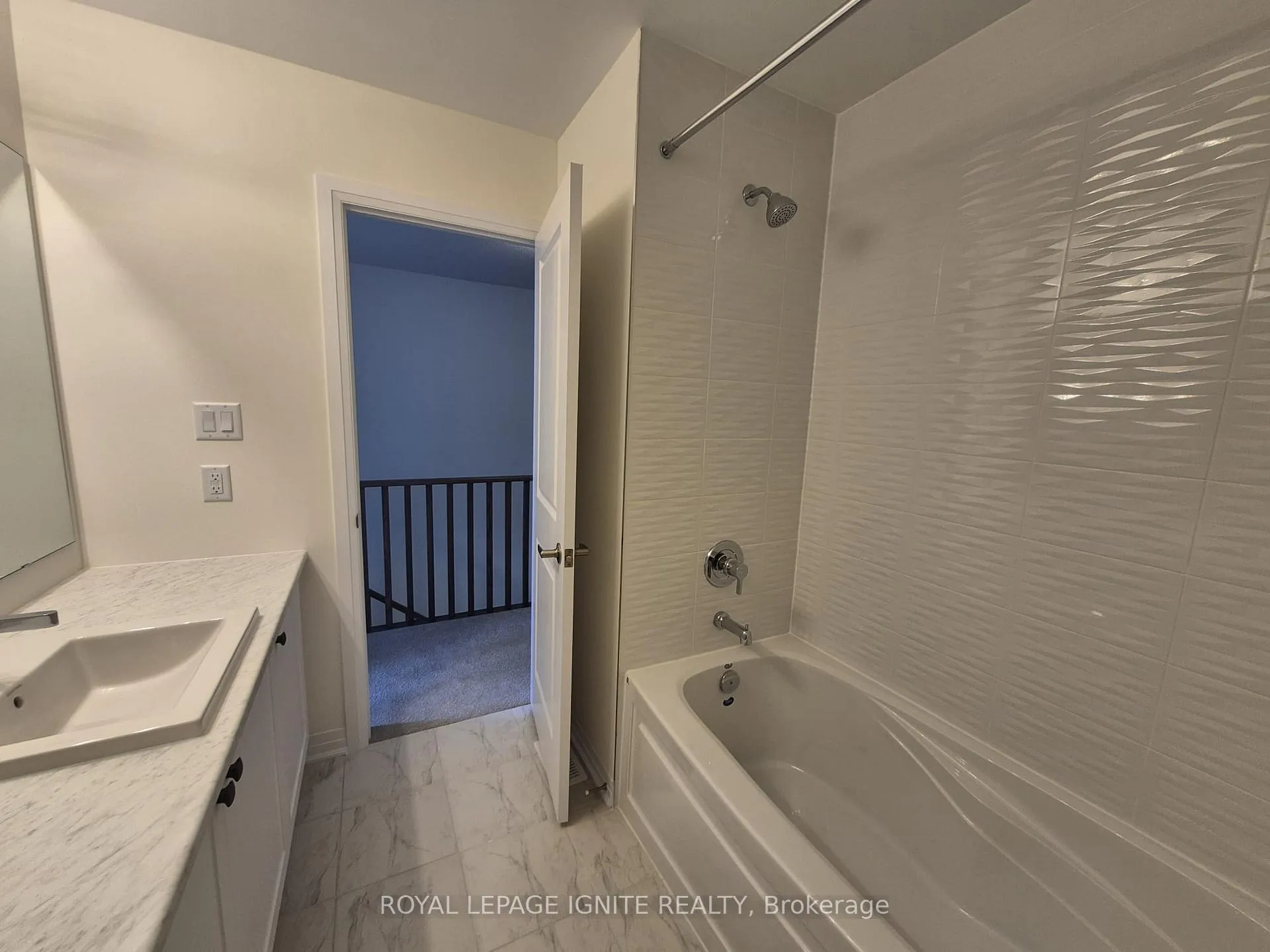 Photo 21 of 556 Hudson Crescent, Midland — HOMEH