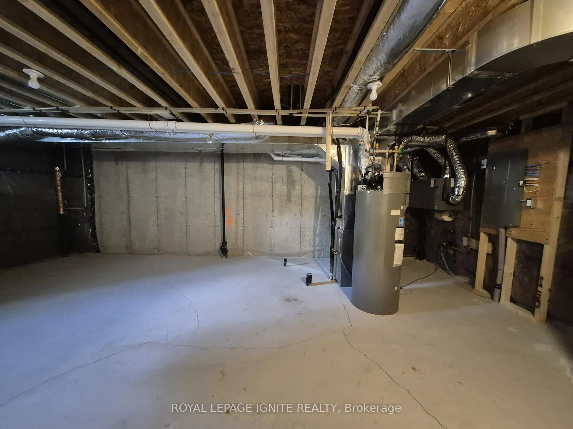 Photo 25 of 556 Hudson Crescent, Midland — HOMEH
