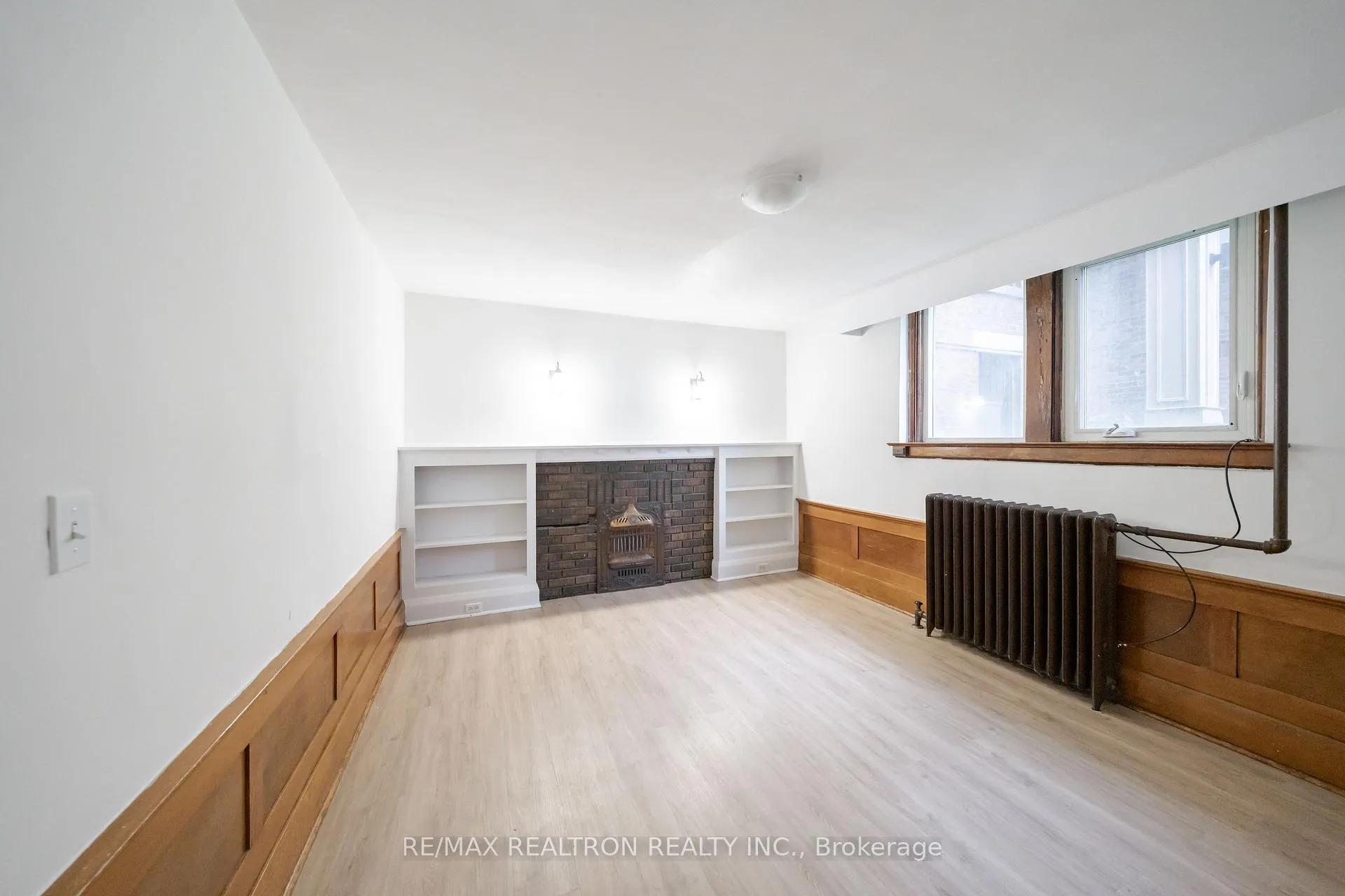 Photo 2 of Unit 49, 8 Kingston Road, Toronto, Woodbine Corridor — HOMEH