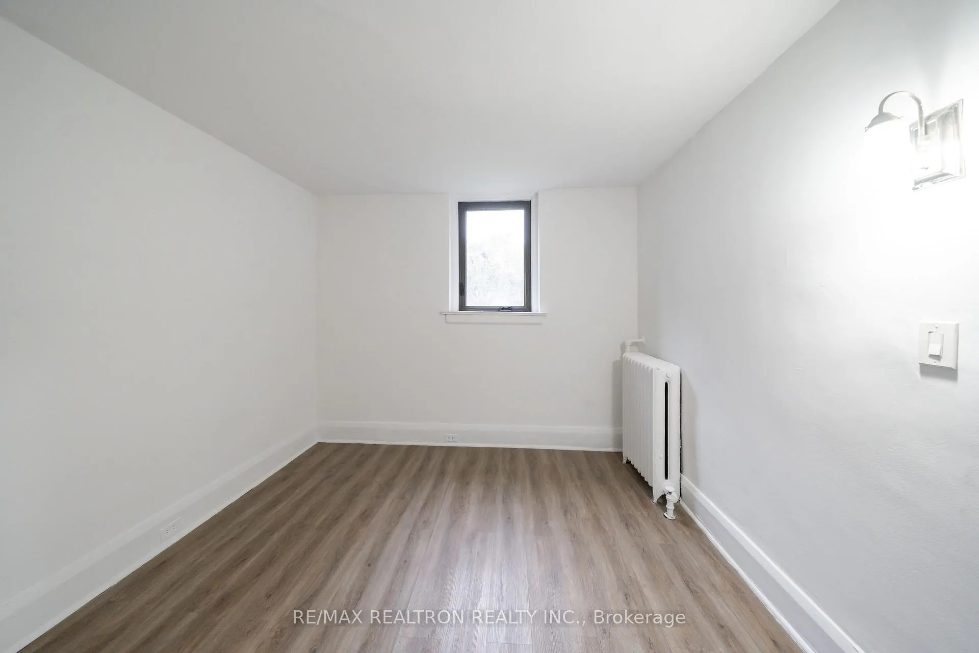 Photo 4 of Unit 49, 8 Kingston Road, Toronto, Woodbine Corridor — HOMEH